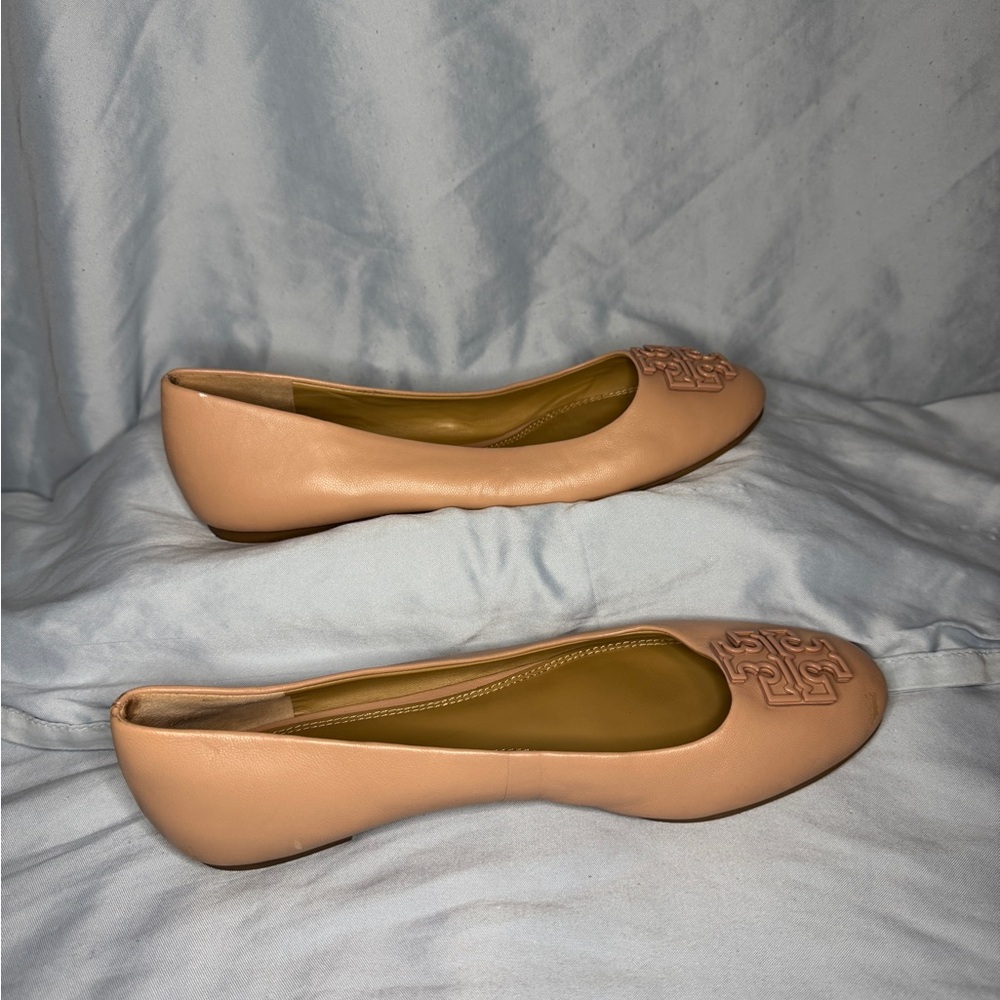 Tory Burch Leather Logo Flats Nude Beige – Size 8M - Picture 3 of 8